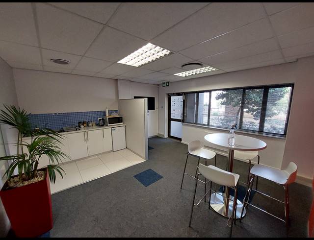 157M² OFFICE TO LET IN GREENSTONE HILL